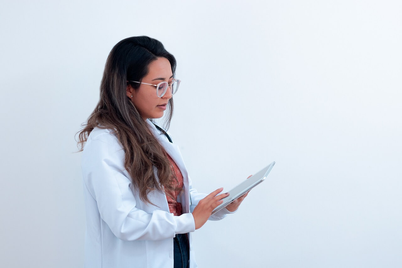 Early pregnancy back pain 